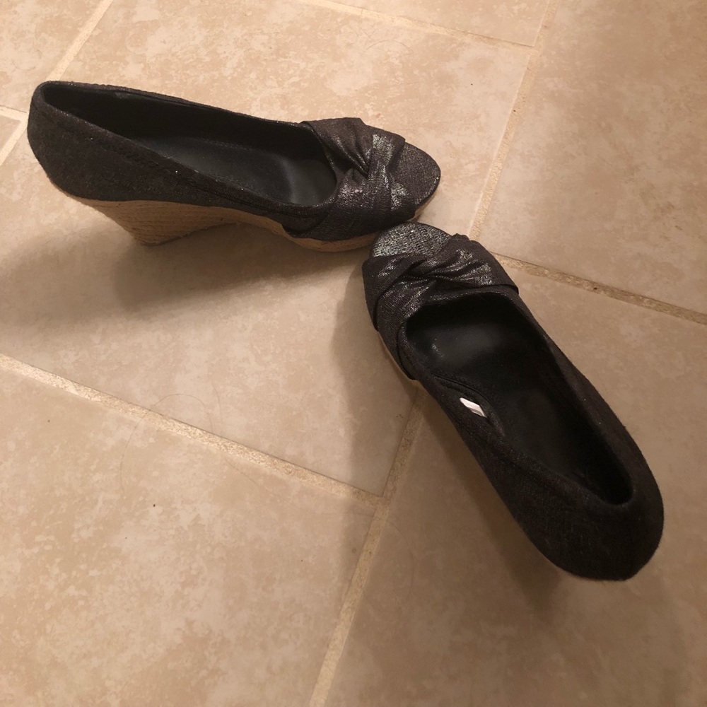 NY&C black wedge